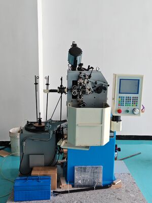 Dễ dàng vận hành Máy tự động Spring đa chức năng Với bảng điều khiển 5,7 inch