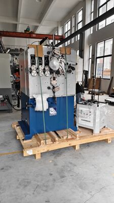 Máy phun nén 3 trục được trang bị các trình điều khiển kỹ thuật số đầy đủ