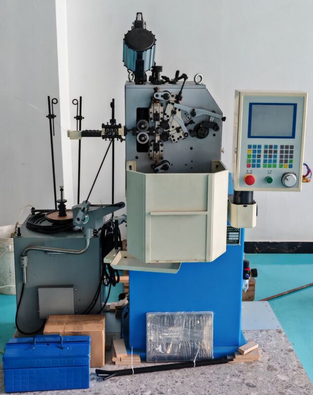 Dễ dàng vận hành Máy tự động Spring đa chức năng Với bảng điều khiển 5,7 inch